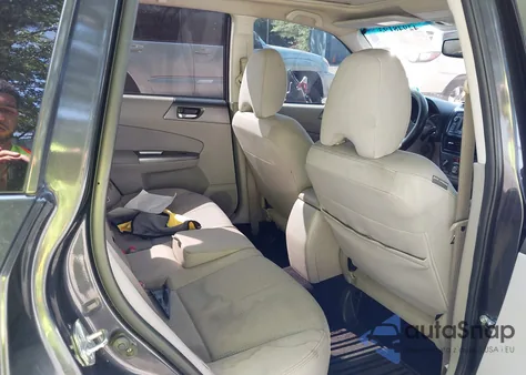 2013 Subaru Forester 2.5X Premium из США, поврежденный, VIN JF2SHADC5DH446360